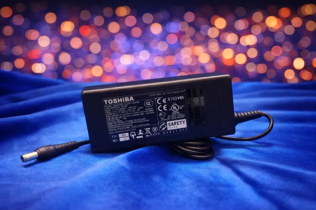 Original Toshiba Laptop Netzteil 90W (19V / 4,74A) – Modell PA3516E-1AC3 – Refurbished & Geprüft – Nachhaltige Energie für Satellite & Tecra