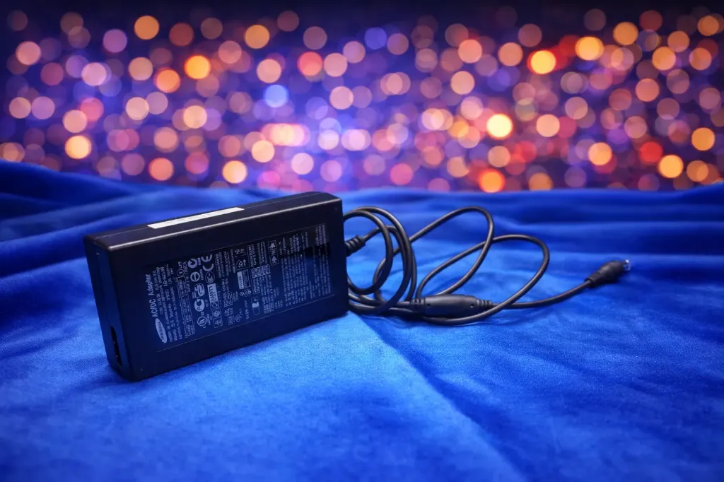 Original Samsung Netzteil 63W (14V / 4,5A) – Modell AD6314N – Refurbished & Geprüft – Nachhaltige Energie für Monitore & IT