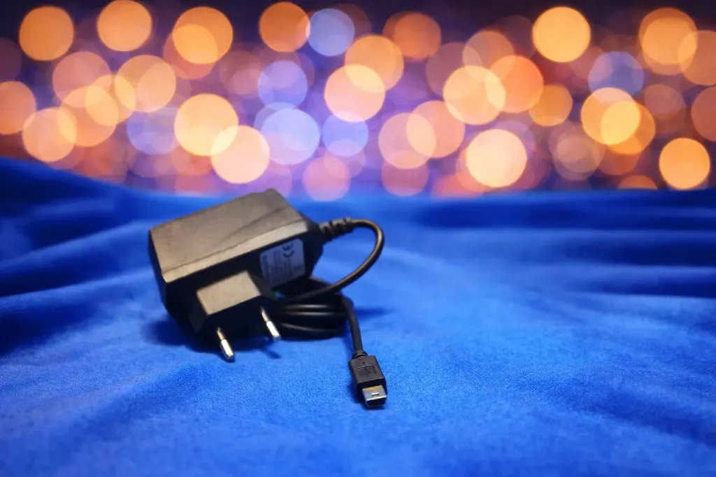 Universal Mini-USB Steckernetzteil – Integriertes Ladegerät für Kameras & Mobilgeräte – Refurbished & Geprüft – Nachhaltiges IT-Zubehör