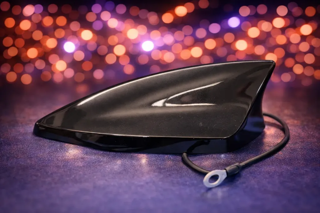 Universal Haifischflosse Auto-Antenne – Shark Fin Design – Schwarz Hochglanz – Refurbished & Geprüft – Nachhaltiges Fahrzeug-Upgrade