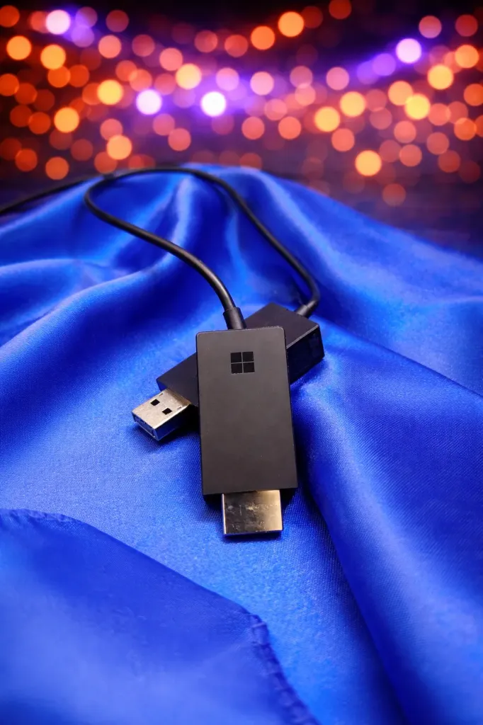 Original Microsoft Wireless Display Adapter – Modell 1733 – USB zu HDMI – Streaming-Empfänger – Refurbished & Geprüft – Nachhaltiges IT-Zubehör